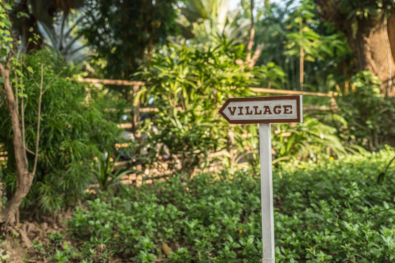 La Folie Lodge Champasak Exterior photo