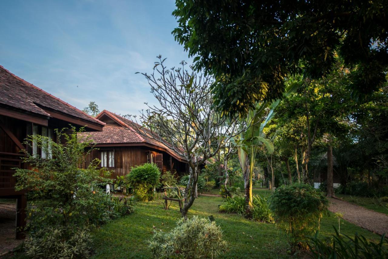 La Folie Lodge Champasak Exterior photo