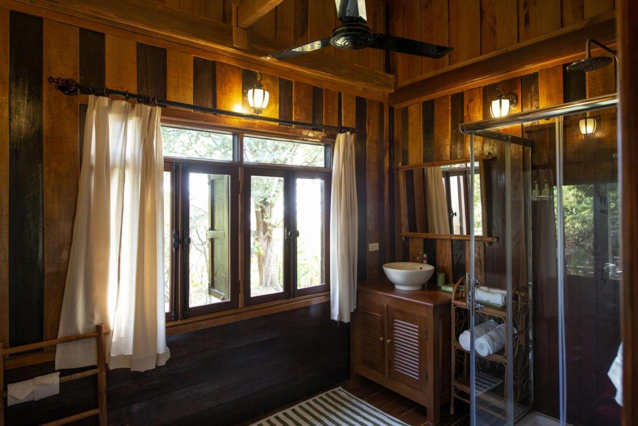 La Folie Lodge Champasak Exterior photo